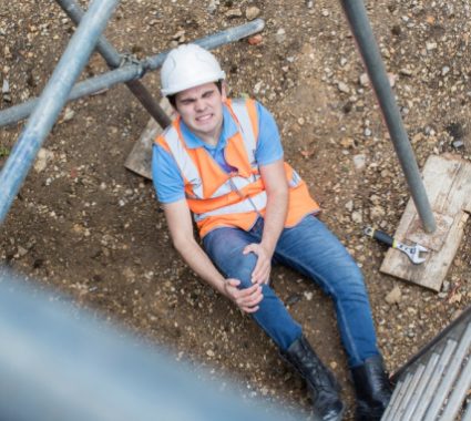 Trabajador lesionado en área de construcción