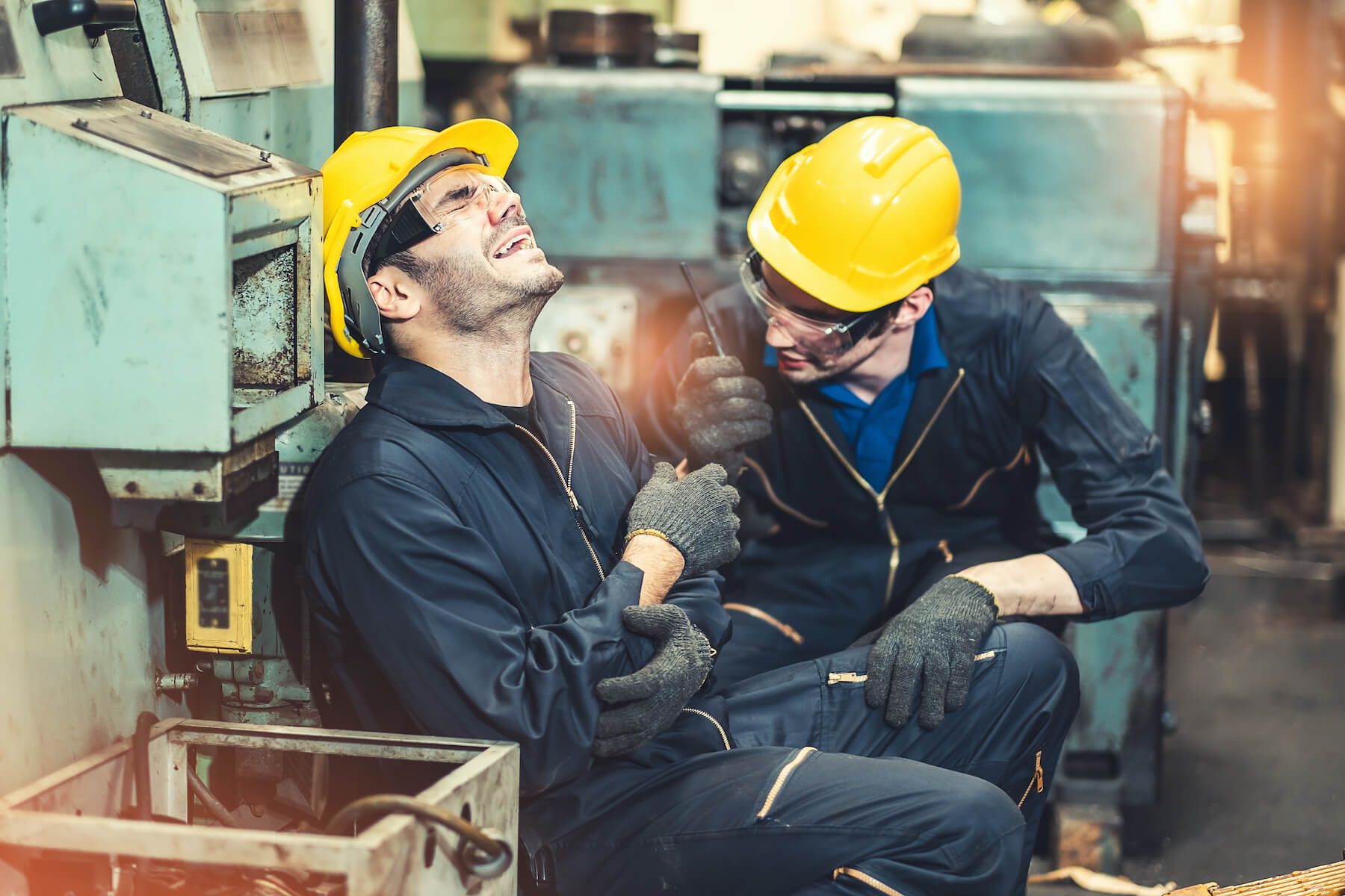 factory-worker-2021-10-26-17-56-20-utc Trabajador lesionado en fábrica