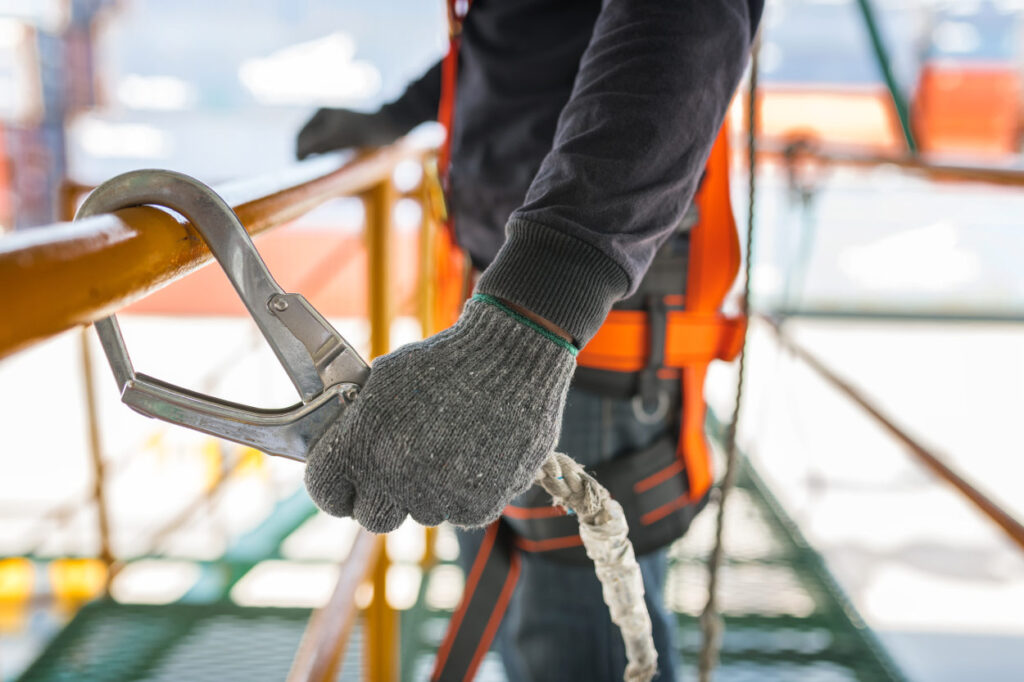 Trabajador en andamio