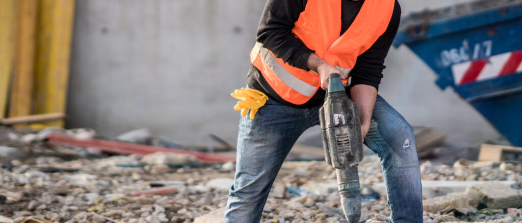 caso-accidente-demolicion Trabajador con demoledora
