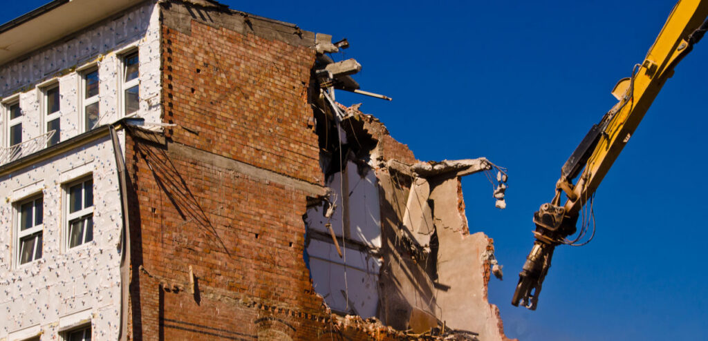 reportar-demolicion Maquinaria de demolición