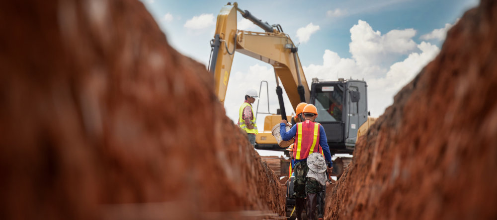 accidentes-excavacion Trabajadores y excavadora
