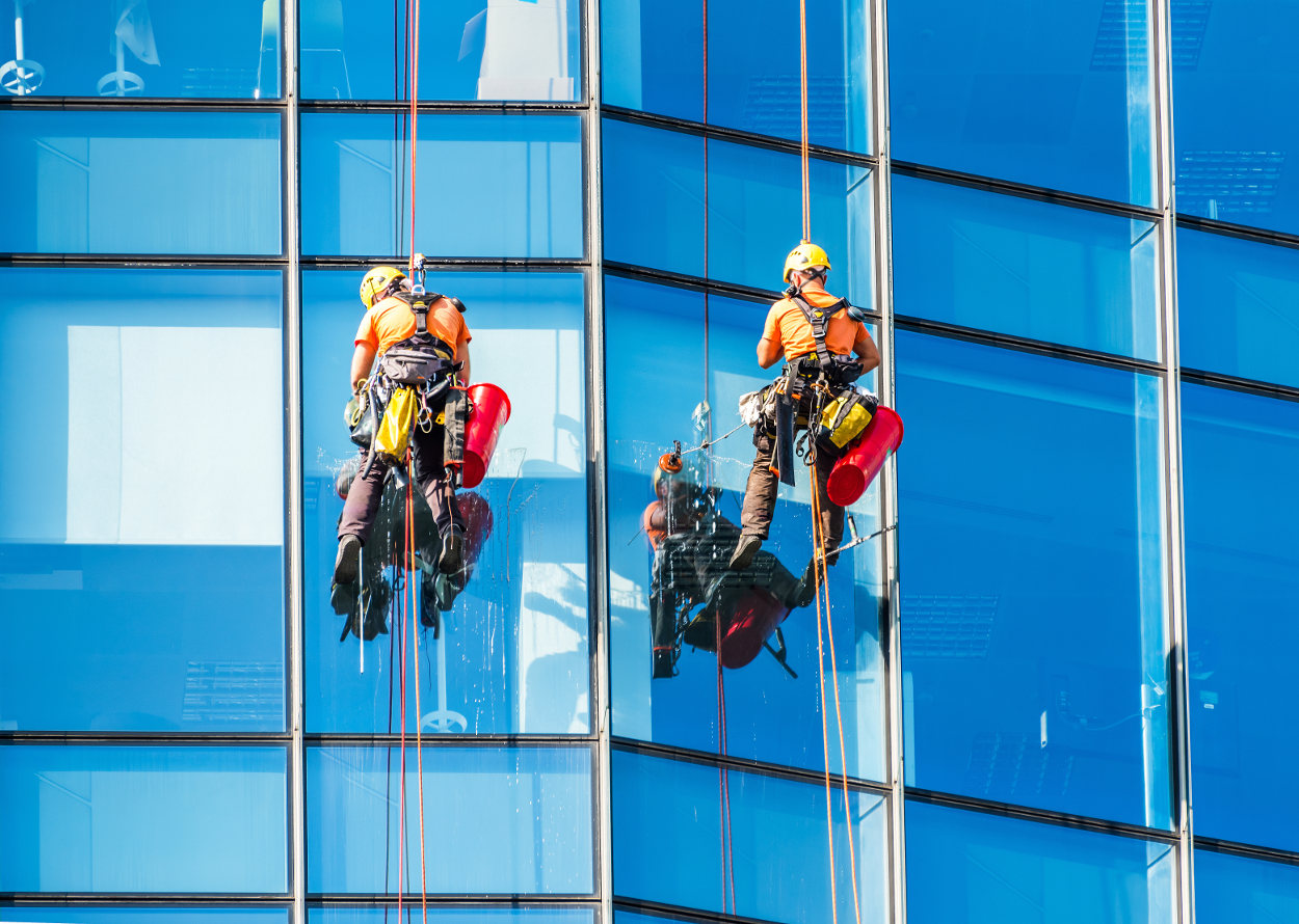 condiciones-inseguras-trabajadores-limpieza condiciones-inseguras-trabajadores-limpieza