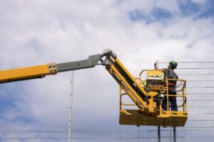 Trabajador en elevador