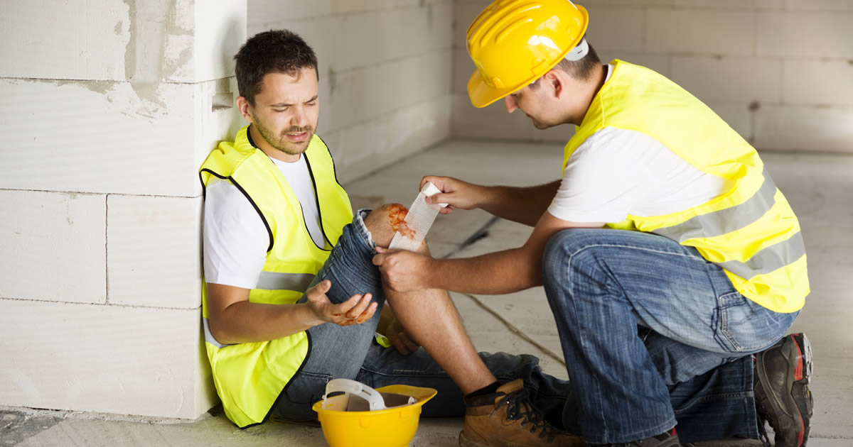 Diferencias entre accidente laboral y de construcción | & Associates