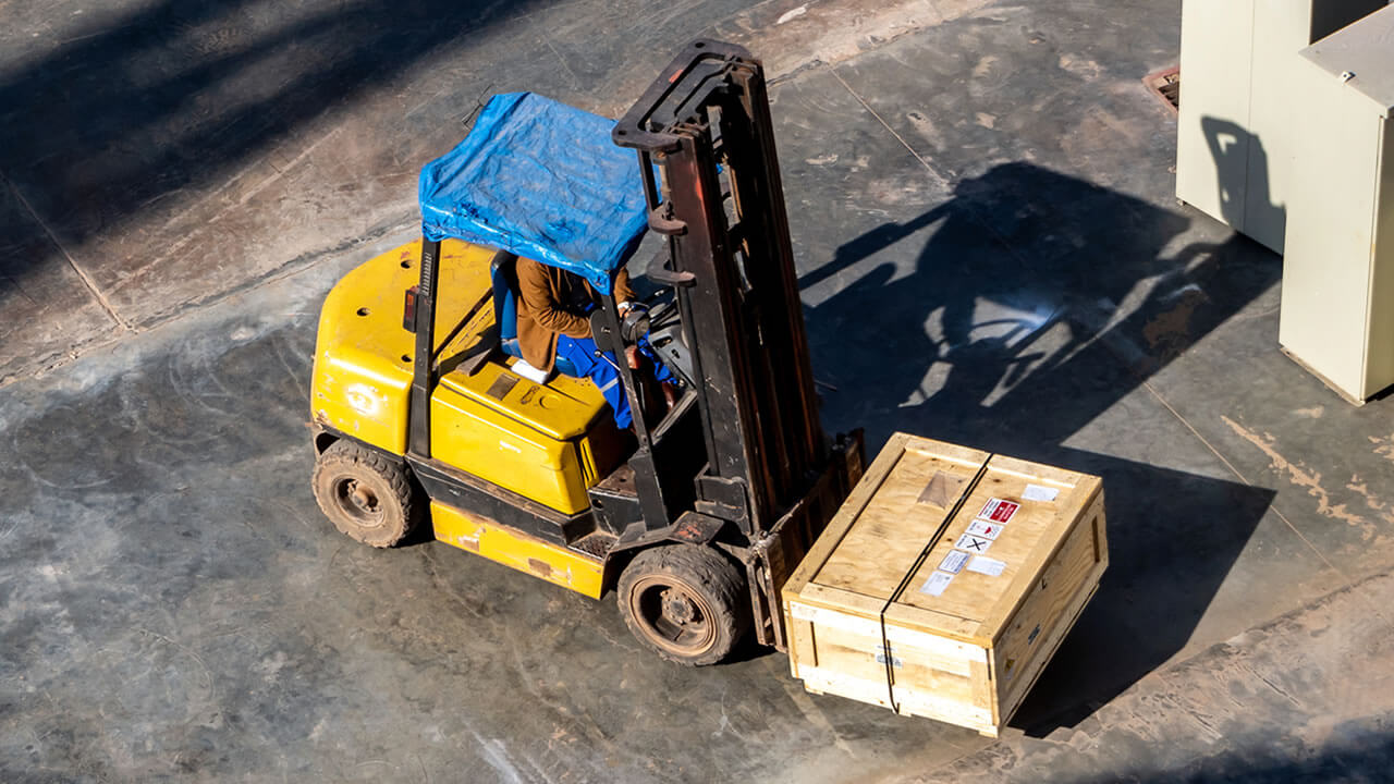 cómo funcionan las máquinas para cargar objetos pesados