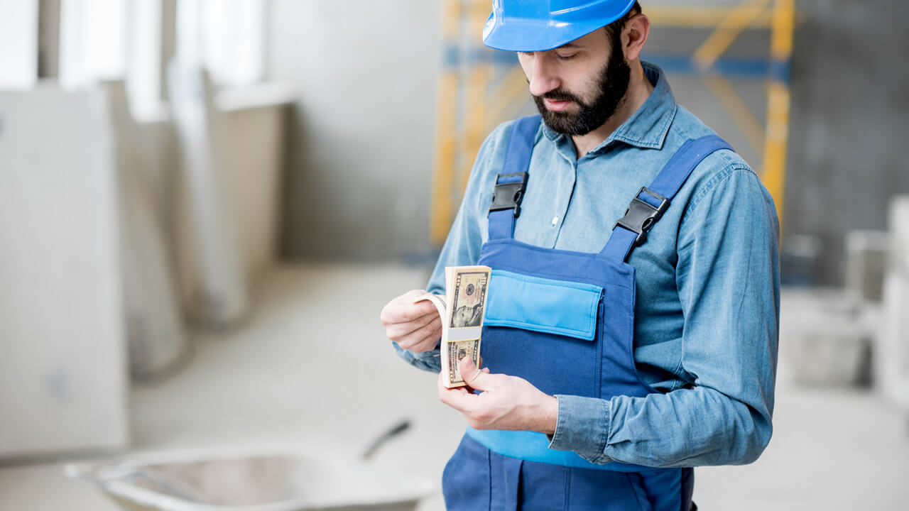 ¿Cómo obtener compensación laboral por lesiones en el trabajo si soy latino?