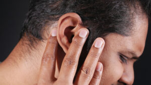 Dolor de oído por accidente laboral: compensación en NY