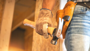 Trabajo con martillos y me lesioné: conozca sus derechos