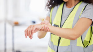 Dolor en la mano izquierda en trabajadores