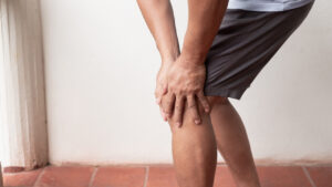 dolor de rodilla al caminar y flexionar