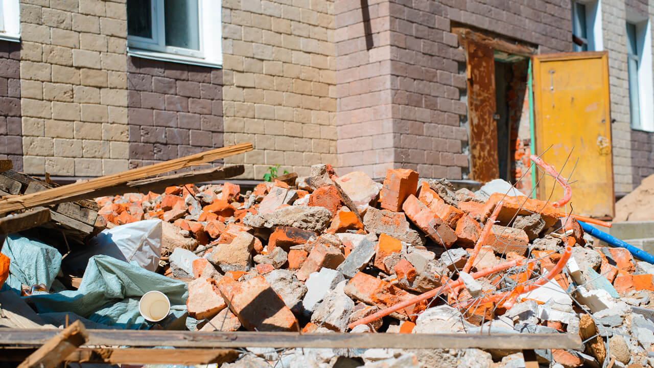 ¡Tuve un accidente por caída de materiales de construcción!