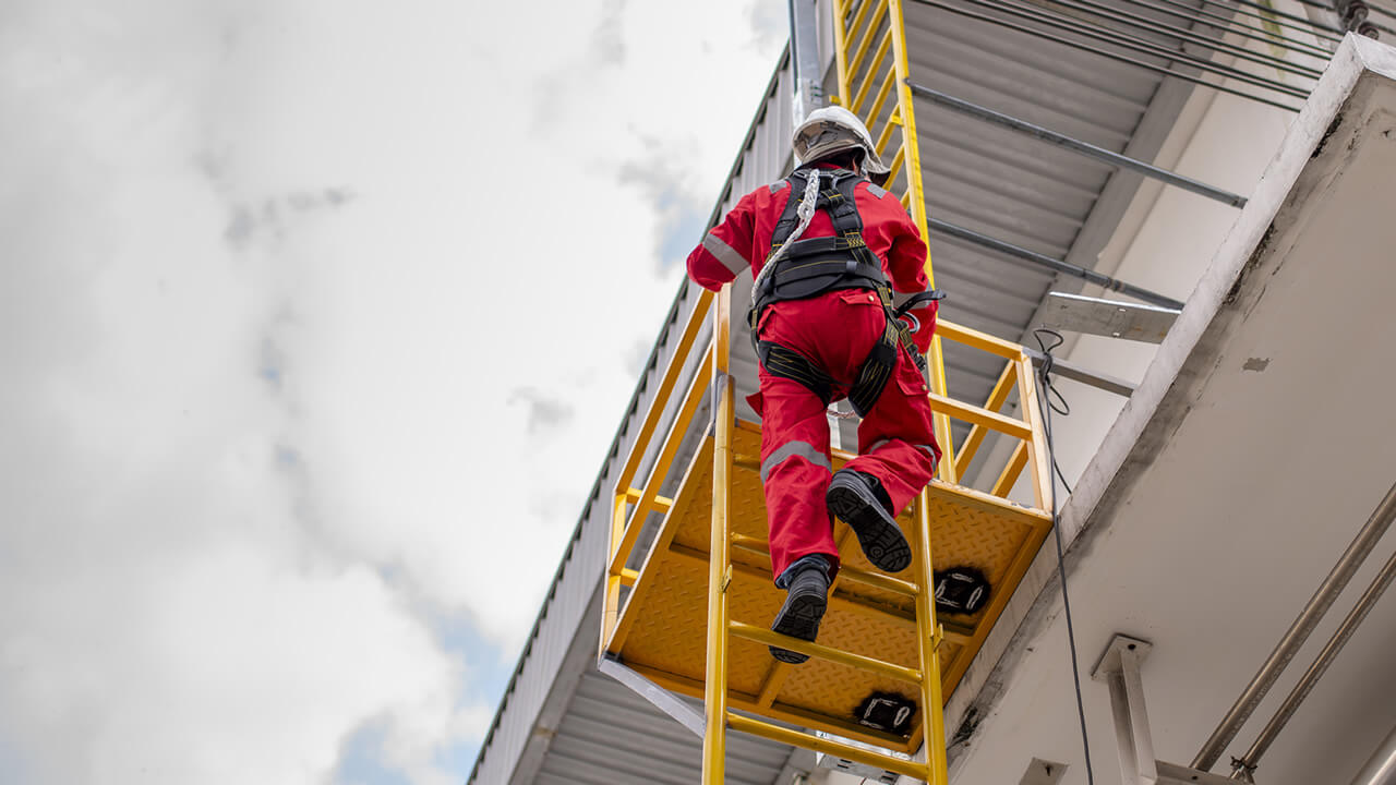 Caída de escalera en obra de construcción: sus derechos en NY