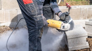 Riesgos de silicosis por corte de concreto en obras de NY
