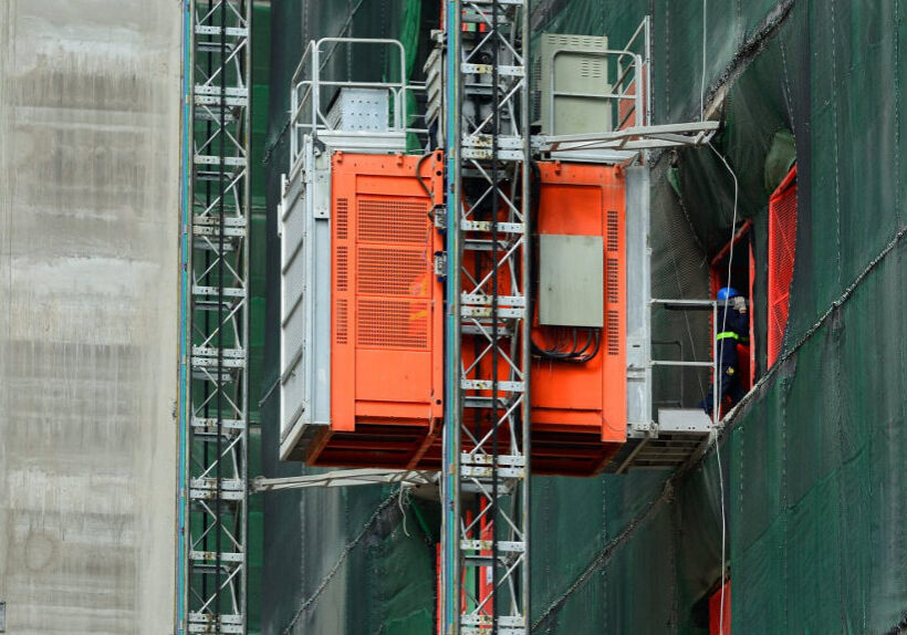 Elevador en construcción