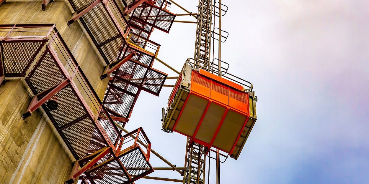 Elevador en construcción