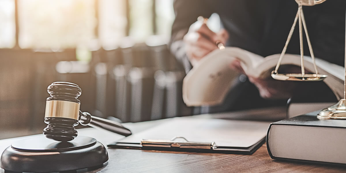 ¿Cuánto cobra un abogado por caso de accidente de construcción?